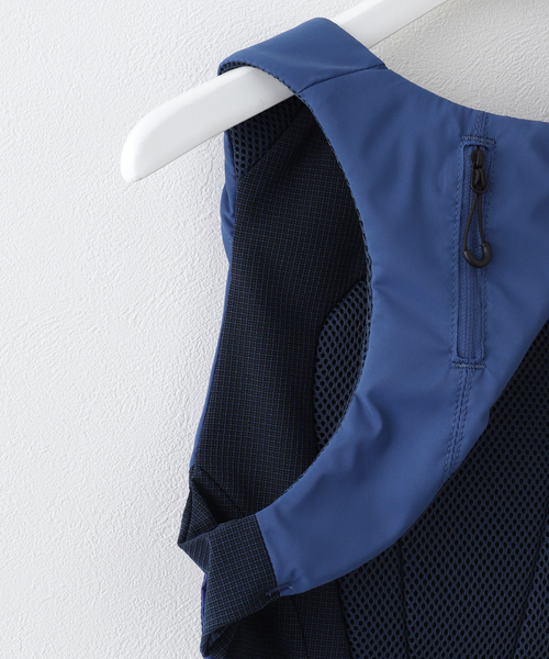 MSCHF（ミスチーフ）の「【Geek Office / ギークオフィス】MSCHF / ミスチーフ クロップド ベスト バック（ベスト・レディース・ネイビー/ブラック・FREE）」の11枚目の写真