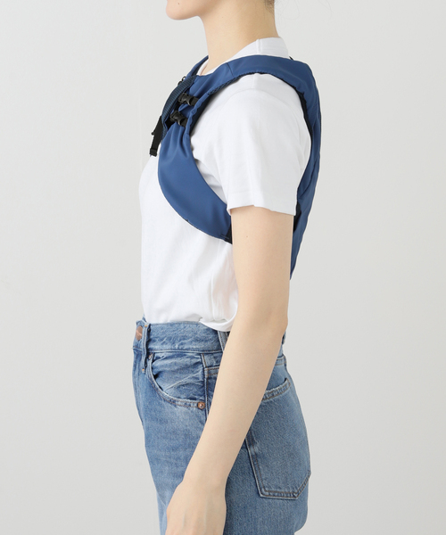 MSCHF（ミスチーフ）の「【Geek Office / ギークオフィス】MSCHF / ミスチーフ クロップド ベスト バック（ベスト・レディース・ネイビー/ブラック・FREE）」の5枚目の写真