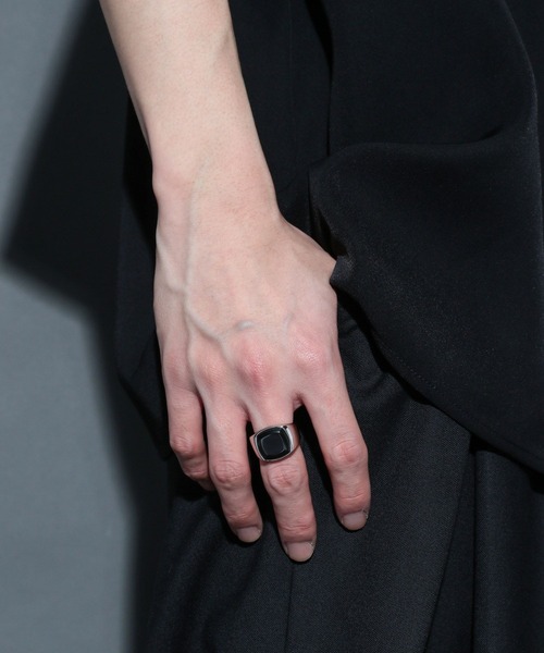 HARE（ハレ）の「ブラックオニキスリング(HARE)（リング・メンズ・ブラック・FREE）」の2枚目の写真