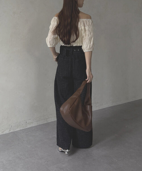 Thevon(ゼボン)の「シャーリングシアーボートネックブラウス(シャツ/ブラウス・レディース・アイボリー/ブラック/オリーブ・FREE)」の20枚目の写真