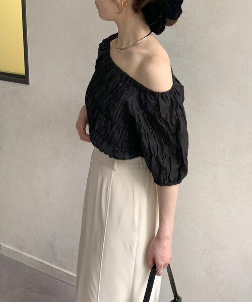 Thevon(ゼボン)の「シャーリングシアーボートネックブラウス(シャツ/ブラウス・レディース・アイボリー/ブラック/オリーブ・FREE)」の22枚目の写真