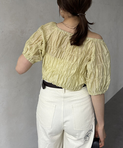 Thevon(ゼボン)の「シャーリングシアーボートネックブラウス(シャツ/ブラウス・レディース・アイボリー/ブラック/オリーブ・FREE)」の7枚目の写真