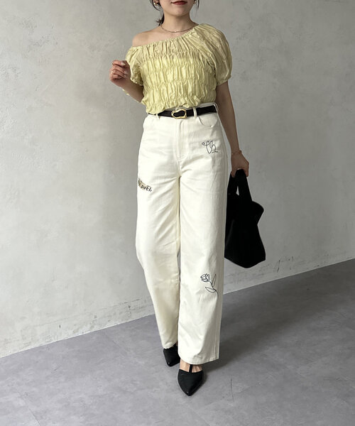 Thevon(ゼボン)の「シャーリングシアーボートネックブラウス(シャツ/ブラウス・レディース・アイボリー/ブラック/オリーブ・FREE)」の8枚目の写真