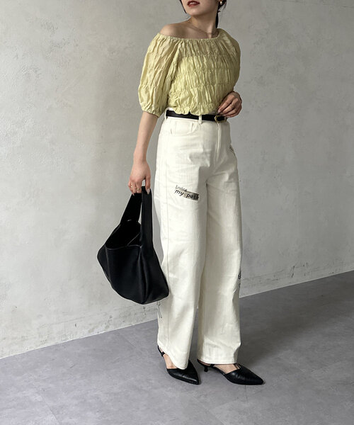 Thevon(ゼボン)の「シャーリングシアーボートネックブラウス(シャツ/ブラウス・レディース・アイボリー/ブラック/オリーブ・FREE)」の10枚目の写真