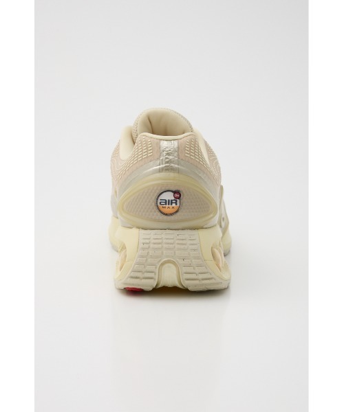 NIKE(ナイキ)の「エア マックス Dn(スニーカー・レディース・ベージュ・25cm/23cm/23.5cm/24cm/24.5cm)」の3枚目の写真