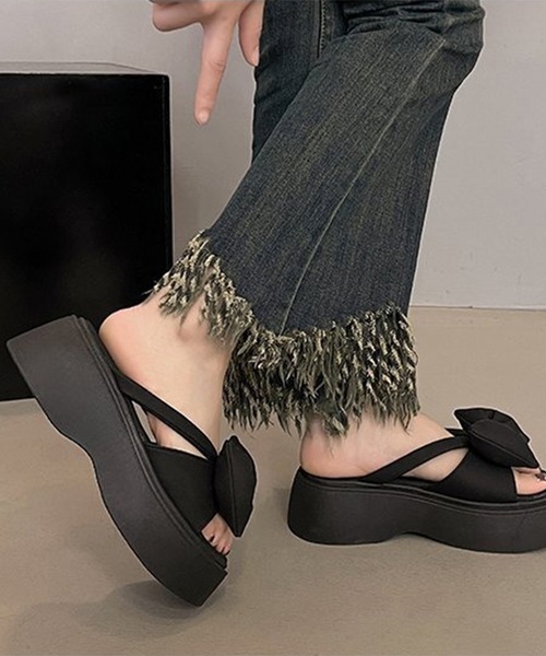 Lace Ladies（レースレディース）の「リボン トング風 プラットフォーム 厚底 サンダル（サンダル・レディース・アイボリー/シルバー/ブラック・24.5cm/22.5cm/23cm/23.5cm/24cm/25cm）」の5枚目の写真