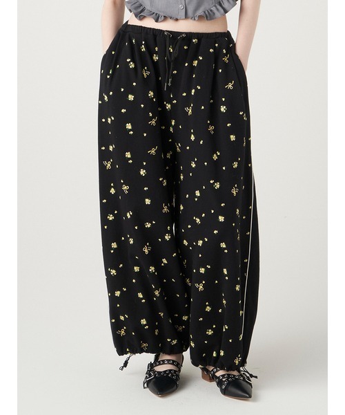 FURFUR（ファーファー）の「フラワープリントスウェットワイドパンツ（スウェットパンツ・レディース・ホワイト/ライトグレー/ブラック・FREE）」の7枚目の写真