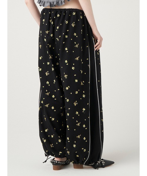 FURFUR（ファーファー）の「フラワープリントスウェットワイドパンツ（スウェットパンツ・レディース・ホワイト/ライトグレー/ブラック・FREE）」の10枚目の写真