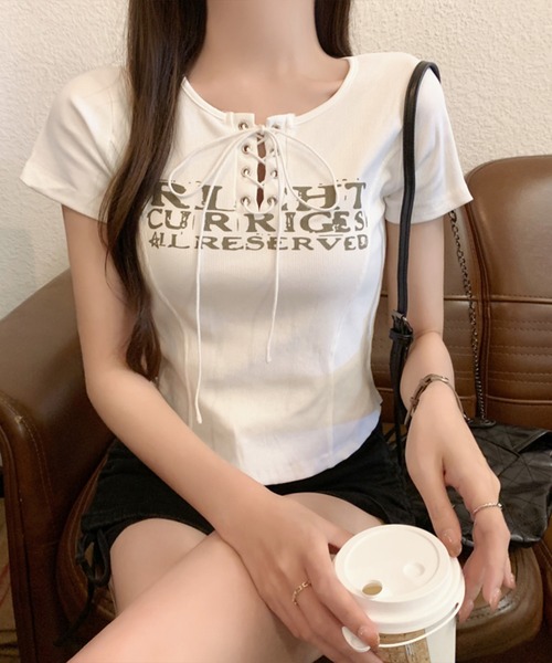 SpRay(スプレイ)の「レースアップロゴTシャツ(Tシャツ/カットソー・レディース・ブラウン/ボルドー/ホワイト/ベージュ/ブラック/アイボリー・FREE/LARGE)」の2枚目の写真