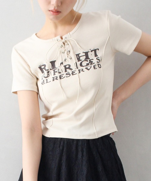 SpRay(スプレイ)の「レースアップロゴTシャツ(Tシャツ/カットソー・レディース・ブラウン/ボルドー/ホワイト/ベージュ/ブラック/アイボリー・FREE/LARGE)」の3枚目の写真