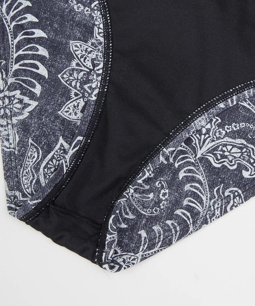 BILLABONG(ビラボン)の「【BILLABONG/ビラボン】25SS HIGH NECK BINDING BIKINI/水陸両用ペイズリー柄UVストレッチパイピングハイネックビキニ(水着)(水着・レディース・ブルー系その他/ブラック系その他・MEDIUM)」の10枚目の写真