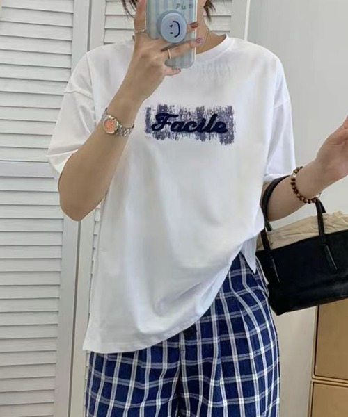 aimoha(アイモハ)の「ロゴプリントゆるTシャツ (SS)(Tシャツ/カットソー・レディース・ブルー/ライトベージュ/ホワイト/ライトグリーン/ライトグレー・FREE)」の3枚目の写真
