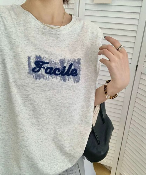 aimoha(アイモハ)の「ロゴプリントゆるTシャツ (SS)(Tシャツ/カットソー・レディース・ブルー/ライトベージュ/ホワイト/ライトグリーン/ライトグレー・FREE)」の10枚目の写真