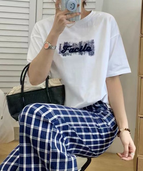 aimoha(アイモハ)の「ロゴプリントゆるTシャツ (SS)(Tシャツ/カットソー・レディース・ブルー/ライトベージュ/ホワイト/ライトグリーン/ライトグレー・FREE)」の7枚目の写真