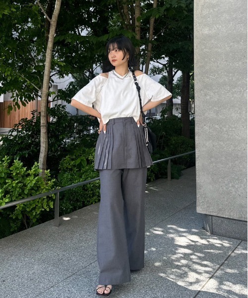 Ameri（アメリ）の「MEDI ASYMMETRY LAYERED TOP（Tシャツ/カットソー・レディース・パープル/ホワイト/ブラック・FREE）」の4枚目の写真