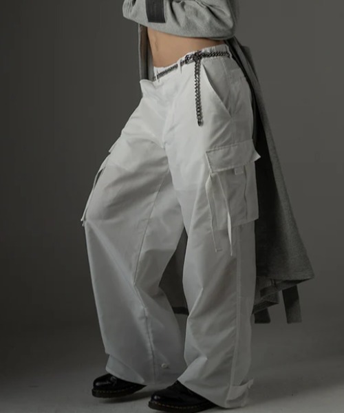 L.H.P(エルエイチピー)の「Abyssea/アビセア/Heavy Nylon wide cargo pants(カーゴパンツ・レディース・ホワイト・1)」の1枚目の写真