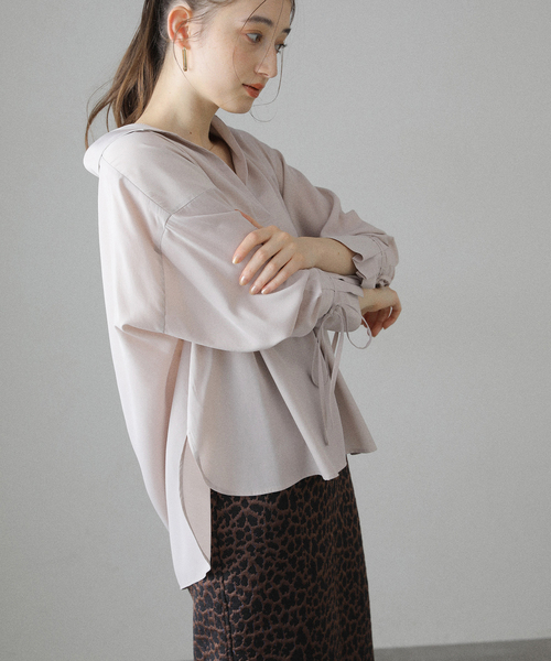 La TOTALITE(ラトータリテ)の「【洗える】スキッパーオータムシャツ(シャツ/ブラウス・レディース・スカイブルー/レッド/ベージュ・FREE)」の4枚目の写真