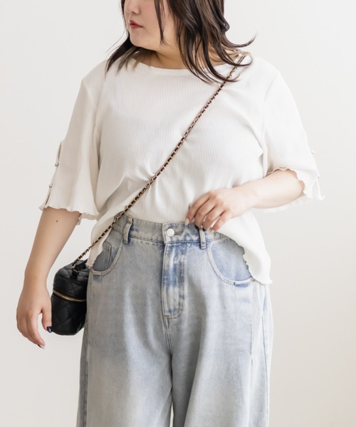 CLETTE(クレット)の「袖ボタンデザインリブプルオーバー(Tシャツ/カットソー・レディース・オフホワイト/ブラック・LL/3L/4L)」の1枚目の写真
