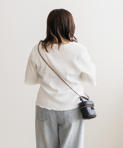 CLETTE(クレット)の「袖ボタンデザインリブプルオーバー(Tシャツ/カットソー・レディース・オフホワイト/ブラック・LL/3L/4L)」の6枚目の写真