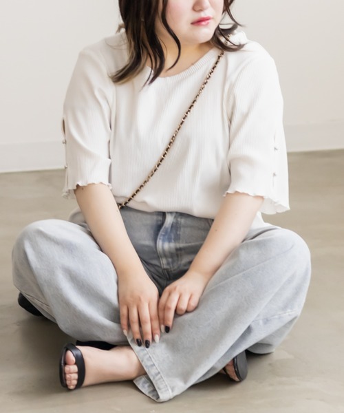 CLETTE(クレット)の「袖ボタンデザインリブプルオーバー(Tシャツ/カットソー・レディース・オフホワイト/ブラック・LL/3L/4L)」の3枚目の写真