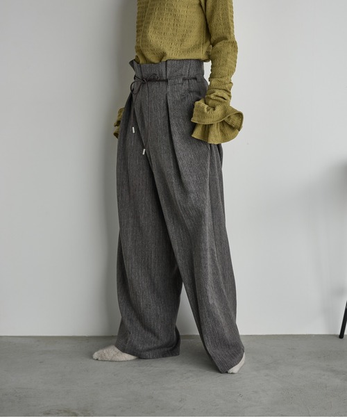 THE YOn(ザヨン)の「ヘリンボーンベルトタックパンツ(スラックス・レディース・ブラウン/ピンク/グレー・S/M)」の21枚目の写真