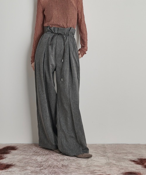 THE YOn(ザヨン)の「ヘリンボーンベルトタックパンツ(スラックス・レディース・ブラウン/ピンク/グレー・S/M)」の5枚目の写真