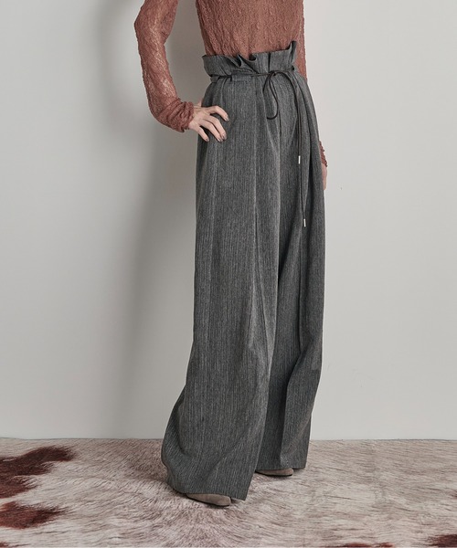 THE YOn(ザヨン)の「ヘリンボーンベルトタックパンツ(スラックス・レディース・ブラウン/ピンク/グレー・S/M)」の6枚目の写真