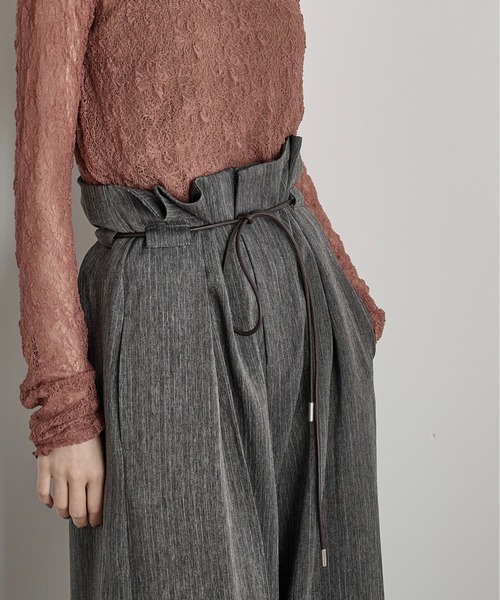 THE YOn(ザヨン)の「ヘリンボーンベルトタックパンツ(スラックス・レディース・ブラウン/ピンク/グレー・S/M)」の11枚目の写真