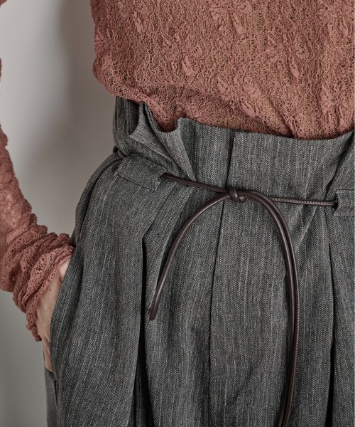 THE YOn(ザヨン)の「ヘリンボーンベルトタックパンツ(スラックス・レディース・ブラウン/ピンク/グレー・S/M)」の10枚目の写真