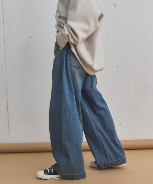 Doux archives（ドゥアルシーヴ）の「サイドベルトワイドデニムパンツ（デニムパンツ・レディース・ブルー/サックスブルー・36/38）」の3枚目の写真