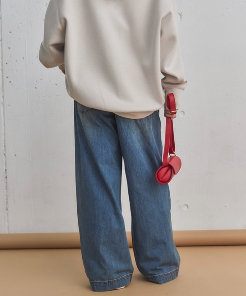 Doux archives（ドゥアルシーヴ）の「サイドベルトワイドデニムパンツ（デニムパンツ・レディース・ブルー/サックスブルー・36/38）」の4枚目の写真