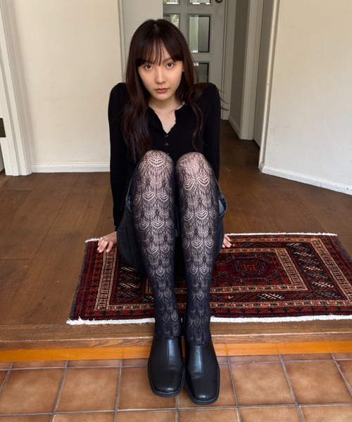 FUULLY STUDIO（フーリィーステューディオ）の「カラーシアーレースタイツ（タイツ/ストッキング・レディース・ベージュ/アイボリー/ブラック/ブルー・FREE）」の10枚目の写真