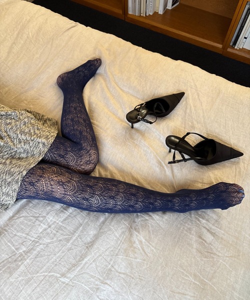 FUULLY STUDIO（フーリィーステューディオ）の「カラーシアーレースタイツ（タイツ/ストッキング・レディース・ベージュ/アイボリー/ブラック/ブルー・FREE）」の17枚目の写真