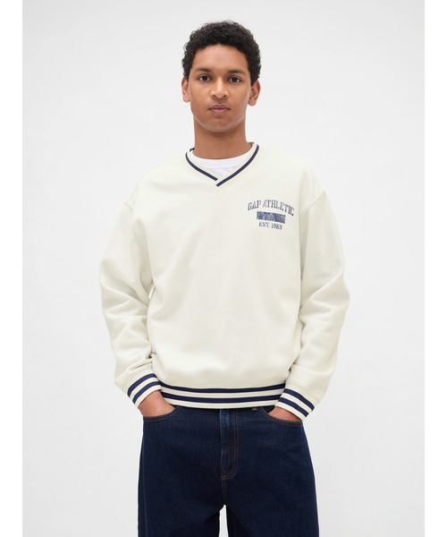 GAP(ギャップ)の「ヴィンテージソフト オーバーサイズ Vネック GAPロゴスウェット トレーナー(スウェット・メンズ・オフホワイト/ブラック/ワイン・XS/S/M/L/XL)」の1枚目の写真