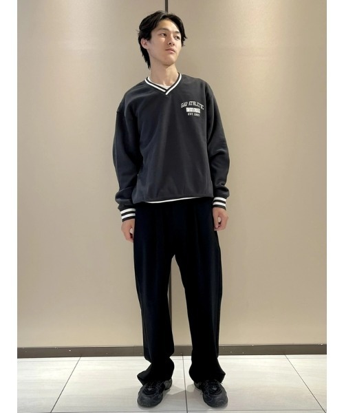 GAP(ギャップ)の「ヴィンテージソフト オーバーサイズ Vネック GAPロゴスウェット トレーナー(スウェット・メンズ・オフホワイト/ブラック/ワイン・XS/S/M/L/XL)」の11枚目の写真