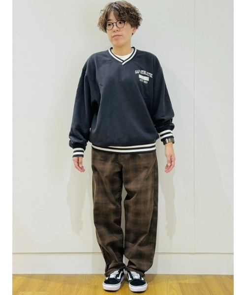 GAP(ギャップ)の「ヴィンテージソフト オーバーサイズ Vネック GAPロゴスウェット トレーナー(スウェット・メンズ・オフホワイト/ブラック/ワイン・XS/S/M/L/XL)」の12枚目の写真
