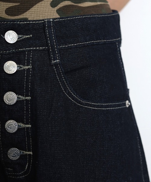 Vini（ヴィニ）の「オーバーサイズ バルーン ワイドデニムパンツ（デニムパンツ・レディース・ブラック・MEDIUM/SMALL）」の2枚目の写真