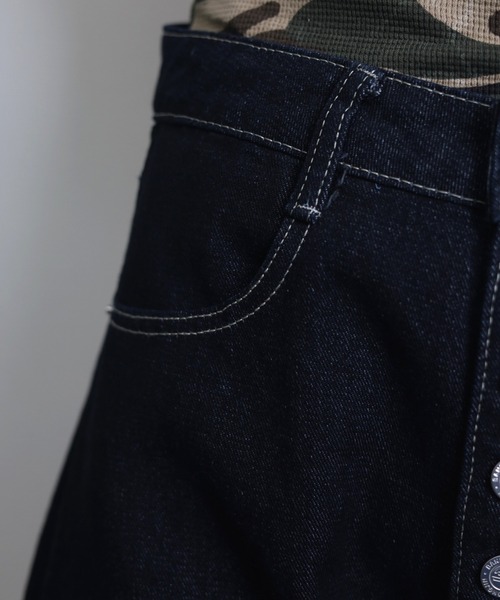 Vini（ヴィニ）の「オーバーサイズ バルーン ワイドデニムパンツ（デニムパンツ・レディース・ブラック・MEDIUM/SMALL）」の3枚目の写真