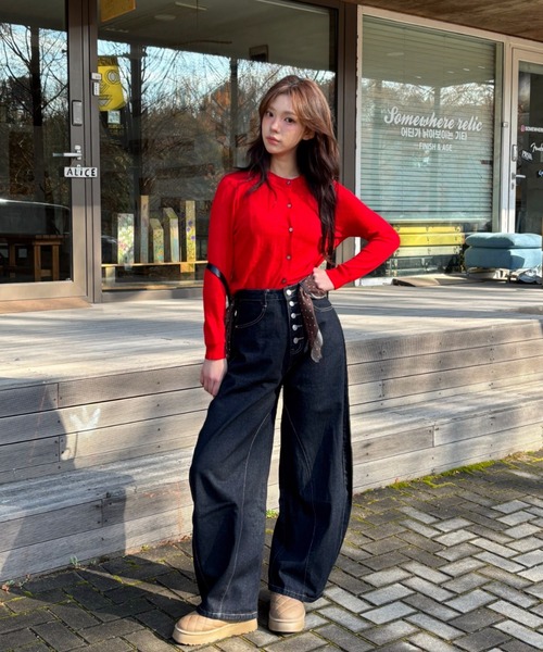 Vini（ヴィニ）の「オーバーサイズ バルーン ワイドデニムパンツ（デニムパンツ・レディース・ブラック・MEDIUM/SMALL）」の11枚目の写真