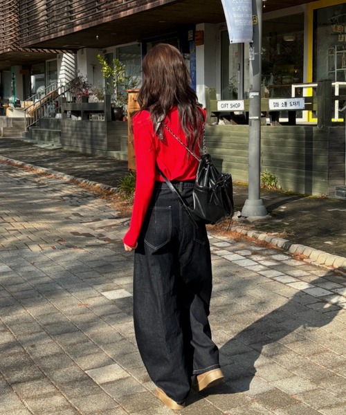 Vini（ヴィニ）の「オーバーサイズ バルーン ワイドデニムパンツ（デニムパンツ・レディース・ブラック・MEDIUM/SMALL）」の13枚目の写真