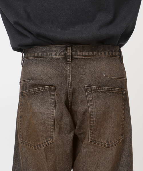 WISM(ウィズム)の「NVRFRGT / ネヴァーフォーゲット 3D TWISTED WIDE LEG JEANS MUD(デニムパンツ・メンズ・ライトブルー/ブラック系その他・1/2/3)」の13枚目の写真