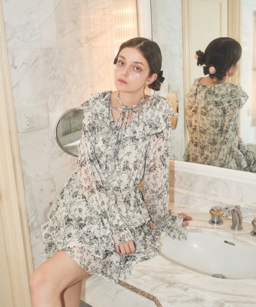 Lovilyn（ラヴィリン）の「ラッフルフリルチョーカーワンピース（ワンピース・レディース・ホワイト/ホワイト系その他/ブラウン・FREE）」の5枚目の写真