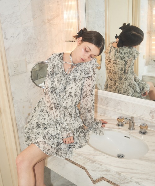 Lovilyn（ラヴィリン）の「ラッフルフリルチョーカーワンピース（ワンピース・レディース・ホワイト/ホワイト系その他/ブラウン・FREE）」の6枚目の写真