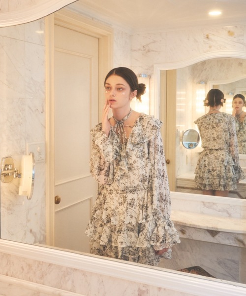 Lovilyn（ラヴィリン）の「ラッフルフリルチョーカーワンピース（ワンピース・レディース・ホワイト/ホワイト系その他/ブラウン・FREE）」の10枚目の写真