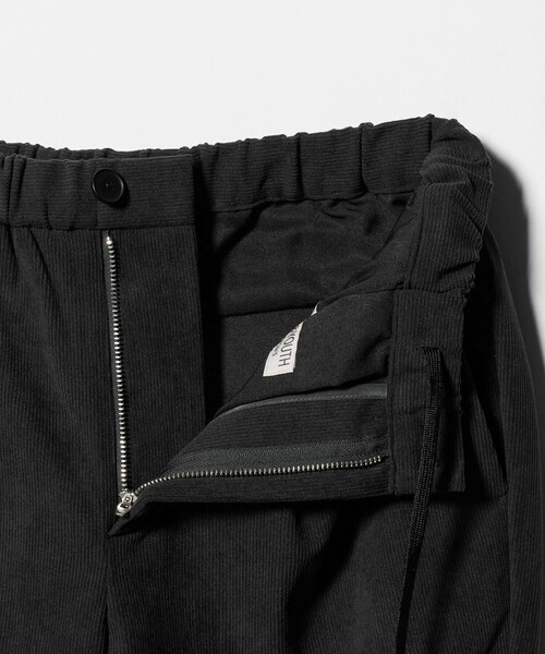 BEAUTY&YOUTH UNITED ARROWS（ビューティーアンドユースユナイテッドアローズ）の「トリコット コーデュロイ 1プリーツ イージーパンツ NO.5 ストレッチ（その他パンツ・メンズ・ブラック/オフホワイト/ダークグリーン/モカ・L/S/M/XL）」の9枚目の写真