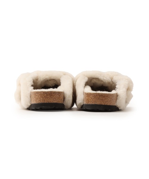 BIRKENSTOCK(ビルケンシュトック)の「BIRKENSTOCK BOSTON BIG BUCKLE TEDDY EGGSHELL LAF / ビルケンシュトック ボストン ビッグ バックル テディ エッグシェル LAF(サンダル・レディース・ホワイト・23.0cm/24.0cm/24.5cm/25.0cm)」の4枚目の写真