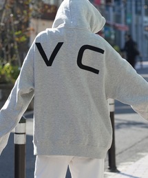 RVCA（ルーカ）の「RVCA メンズ BACK SIDE ARCH RVCA HD パーカー 【2025年秋冬モデル】 @autumn/ルーカバックデザインビッグロゴプルオーバーパーカー・フーディー（パーカー）」