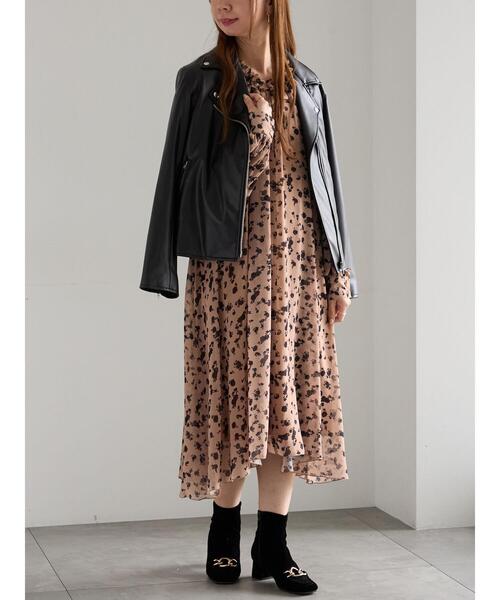 Te chichi(テチチ)の「フラワーシフォンフリルネックドレス(ワンピース・レディース・ブラック/ベージュ・F)」の2枚目の写真