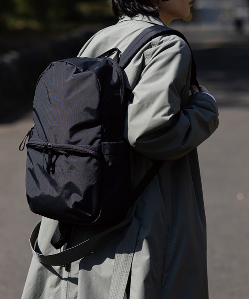 kuros'(クロス)の「【kuros’オリジナル】軽量 リサイクルナイロンリュックS 日本製(バックパック/リュック・レディース・ブラック・FREE)」の1枚目の写真