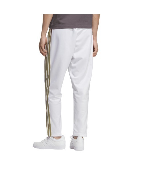 adidas（アディダス）の「アディダス adidas Staygoldレギュラーフィット フルレングス オープンヘム トラックパンツ（その他パンツ・メンズ・ブラック×ブラック/ホワイト×ゴールド/ブラック×ゴールド・S/M/L/LL/3L）」の4枚目の写真